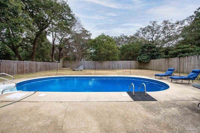 Building Photo - 5850 Princeton Dr