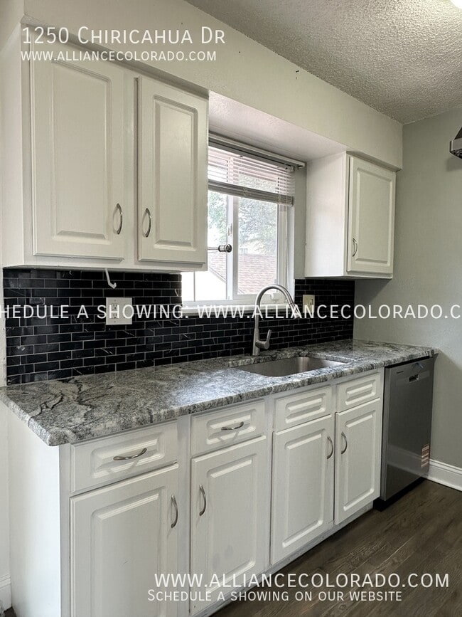 Building Photo - 1250 Chiricahua Dr