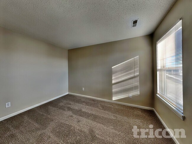 Building Photo - 1432 Dowell St