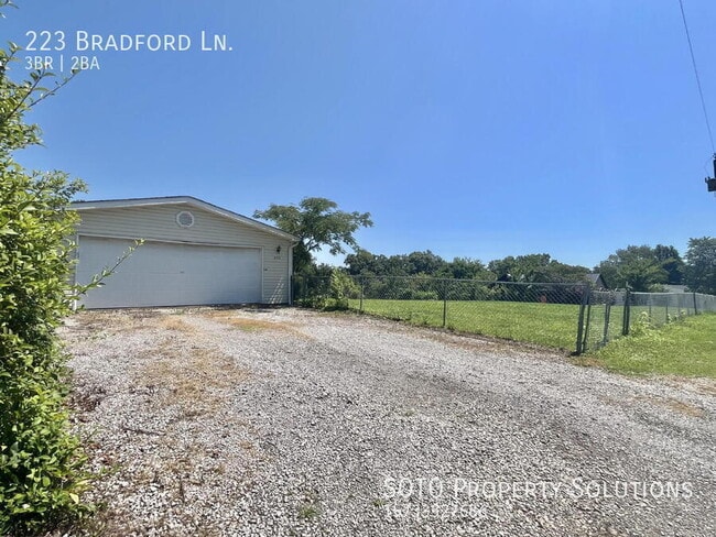 Building Photo - 223 Bradford Ln