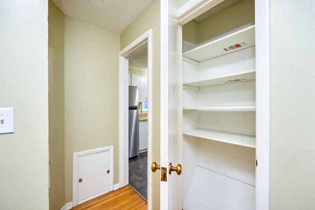 Building Photo - Charming 3-Bedroom Home with Finished Basement in Minneapolis!