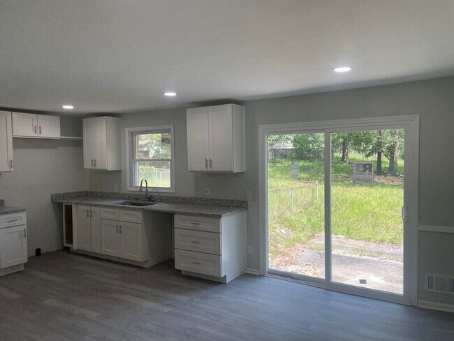 Building Photo - 32 King Arthur Ct