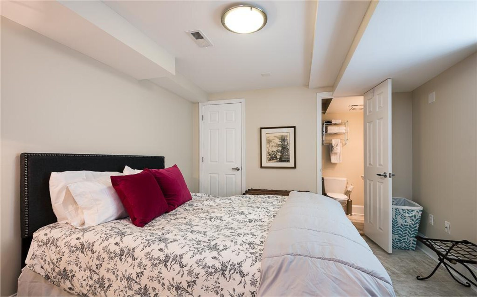 Building Photo - 723 5th St NE