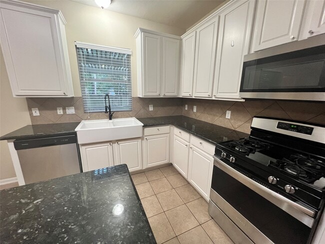 Building Photo - 15 Jewelsford Ct