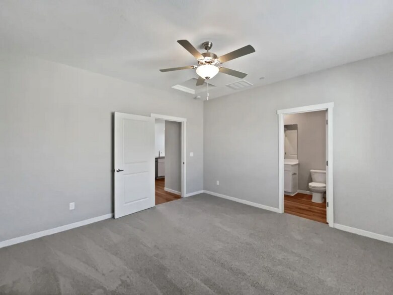 Building Photo - 4074 Southampton St