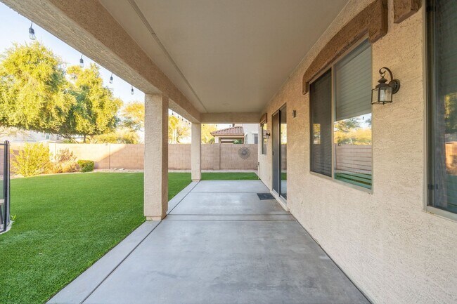 Building Photo - $3,500 For Lease Starting June 1, 2026 4 beds-2.5 Baths 2,421 Sq. Ft.  Amazing Gilbert 85298 Home...