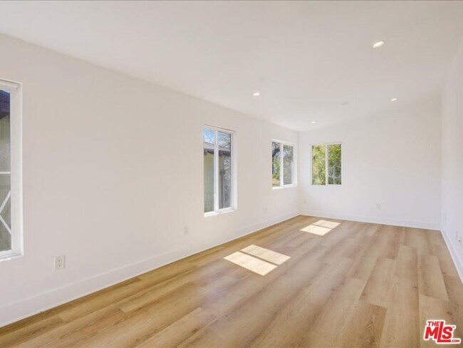 Building Photo - 400 N Avenue 66