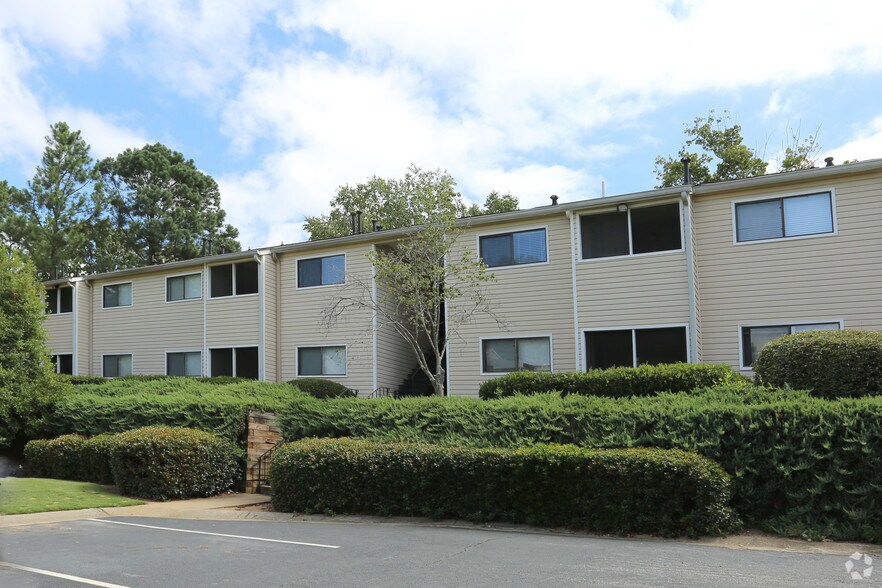 Lakeside Retreat At Peachtree Corners Norcross Ga Apartment Finder