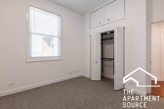 Building Photo - 1356 W Augusta Blvd