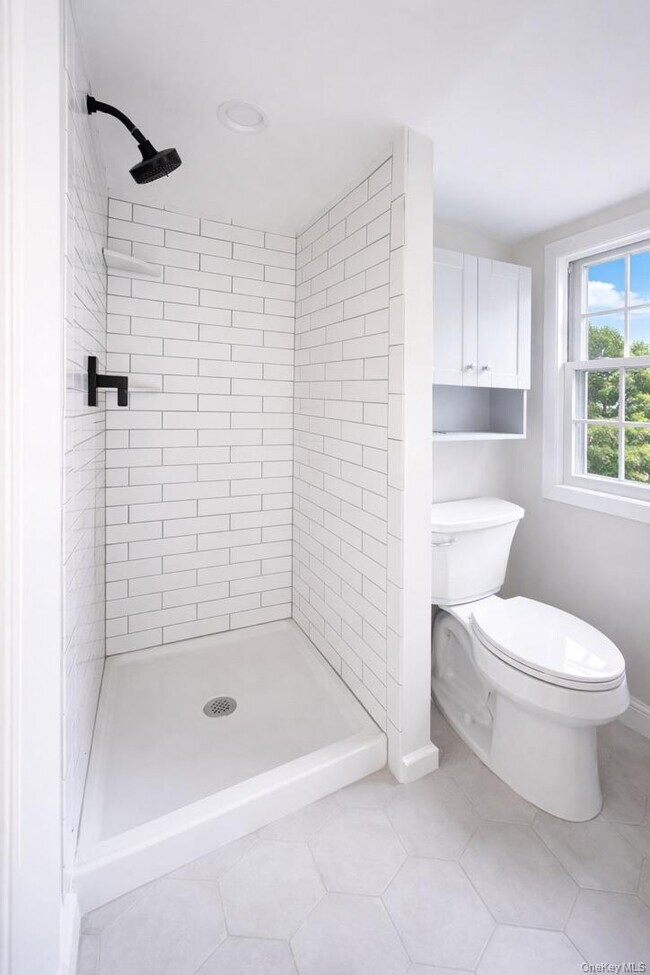 Building Photo - 474 N Bedford Rd