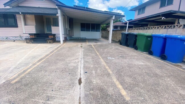 Building Photo - 1347 Palolo Ave