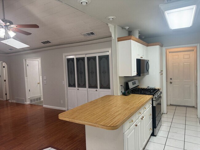 Building Photo - Lovely Crowley Home For Lease