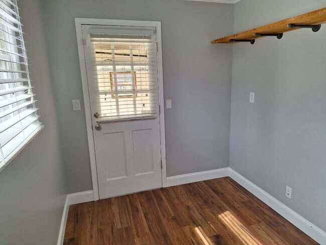 Building Photo - 1084 Nease Dr