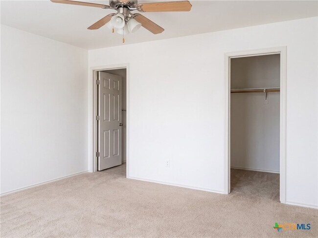 Building Photo - 306 Sumac Trail