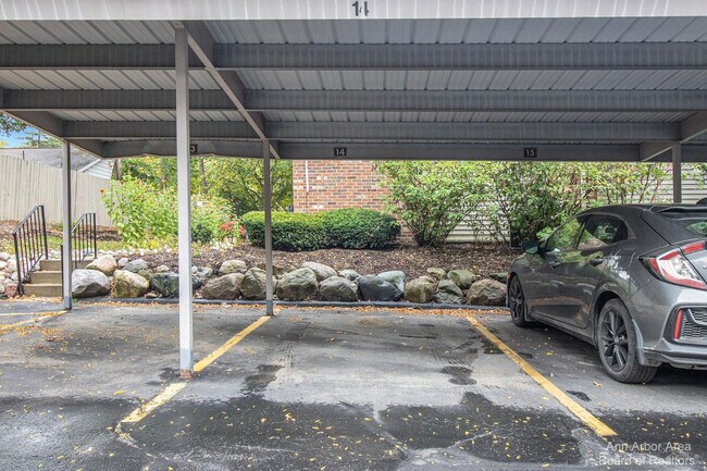 Building Photo - 555 Longshore Dr