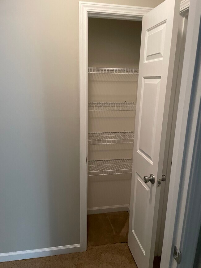 CLOSET - 11483 S Glen St