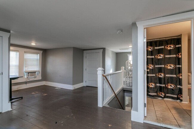 Building Photo - Close to everything downtown!