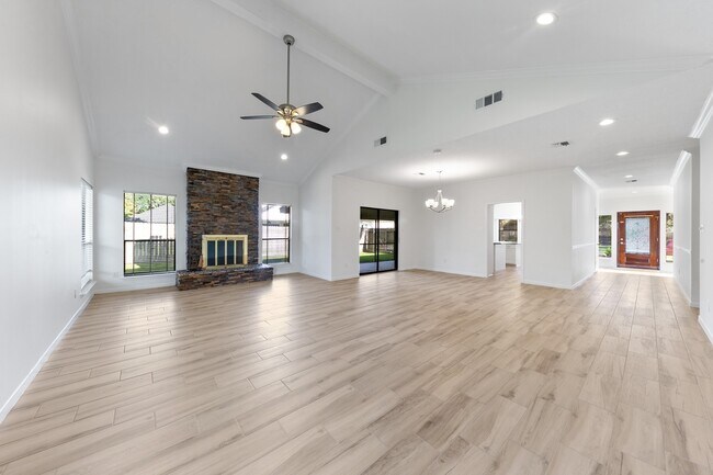 Building Photo - 819 Millpond Dr