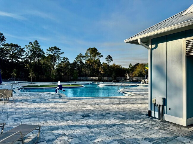 Building Photo - Brand new 5BR/3BA with Amenities Galore