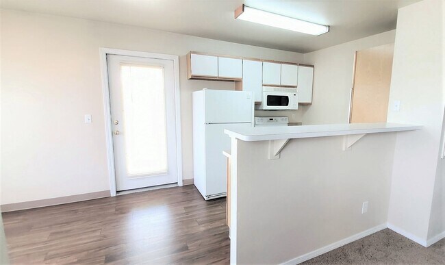 Building Photo - 600 Saratoga Dr