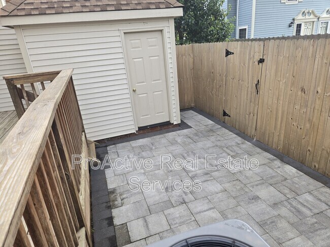 Building Photo - 674 Lord Dunmore Dr