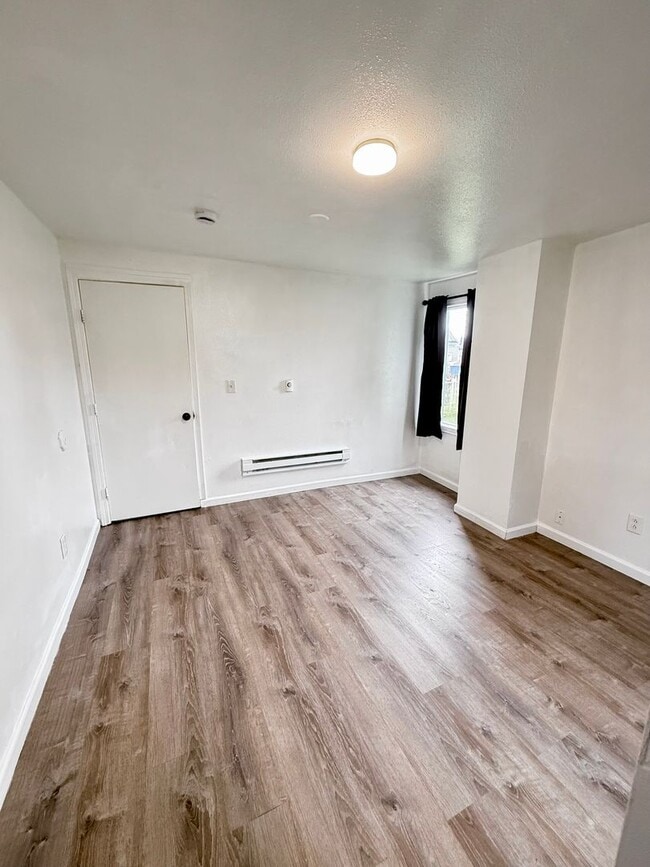 Building Photo - 313 N. "E"