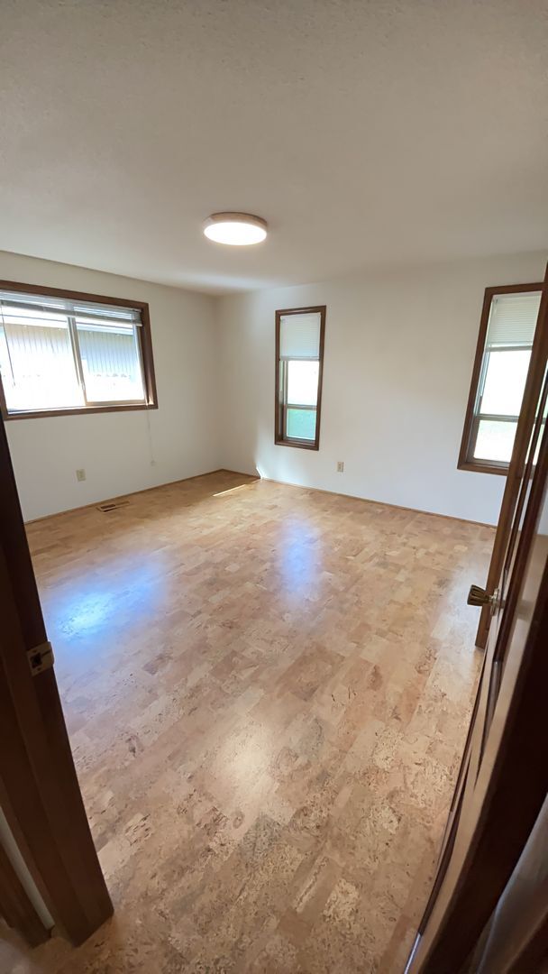 Building Photo - Lovely 3 Bedroom Home with Privacy and Pat...