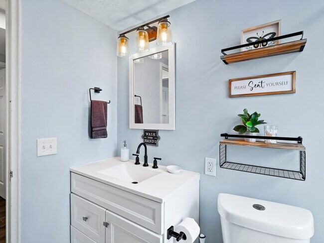 Building Photo - 6771 Greenleaf Ave