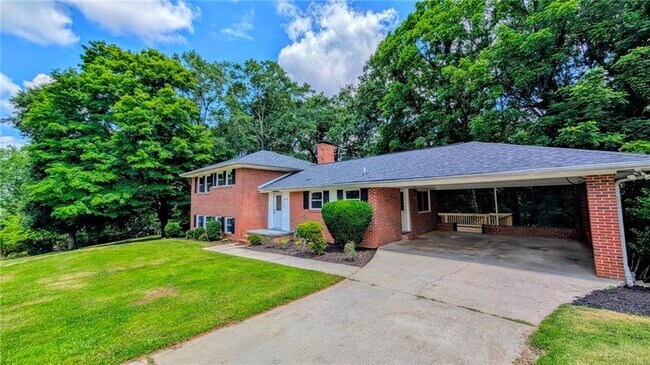 Building Photo - 3318 Hilltop Cir