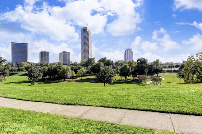 Building Photo - 922 W Heights Hollow Ln