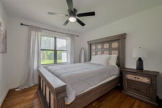 Building Photo - 8057 Ridgeview Dr