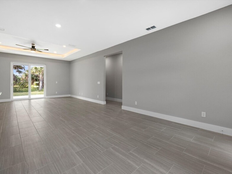 Building Photo - 2063 Snover Ave