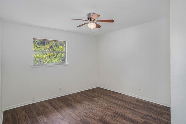 Building Photo - 405 Steeple Ridge Rd