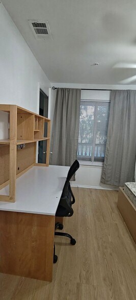 Building Photo - 4000 SW 23rd St