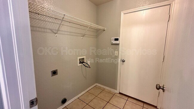 Building Photo - 5520 Bush Creek Way