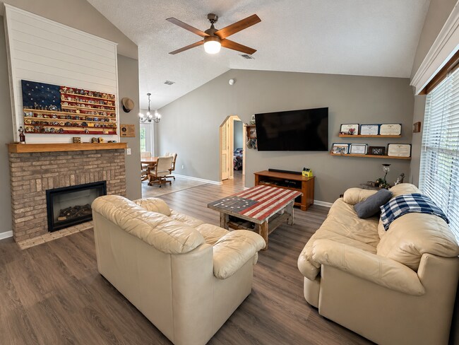 Building Photo - 663 Dallas Cir