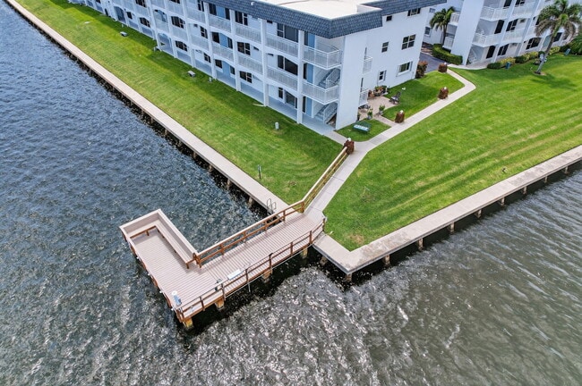 Building Photo - 110 Shore Ct