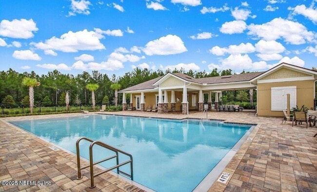 Building Photo - 350 Brambly Vine Dr