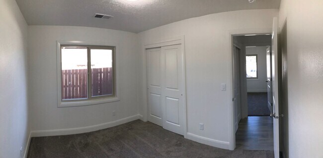 Building Photo - Beautifully remodeled 4 bedroom home with fully fenced backyard in Bloomington Hills with RV parking
