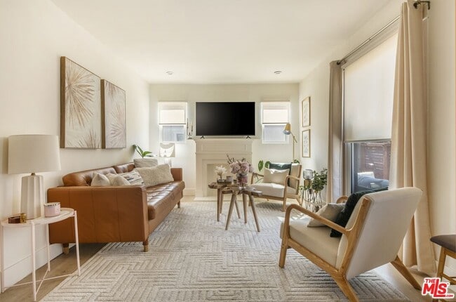 Building Photo - 4616 Rosewood Ave