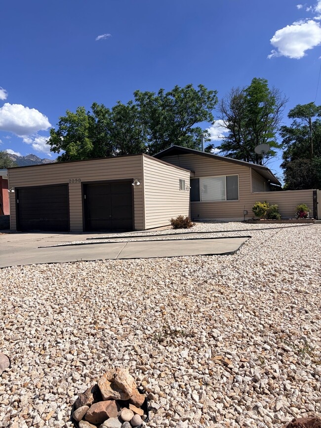 Building Photo - 2258 Claybourne Ave S