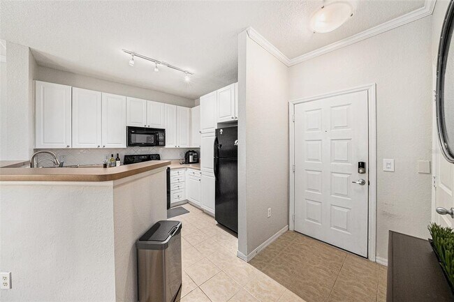 Building Photo - 4221 W Spruce St