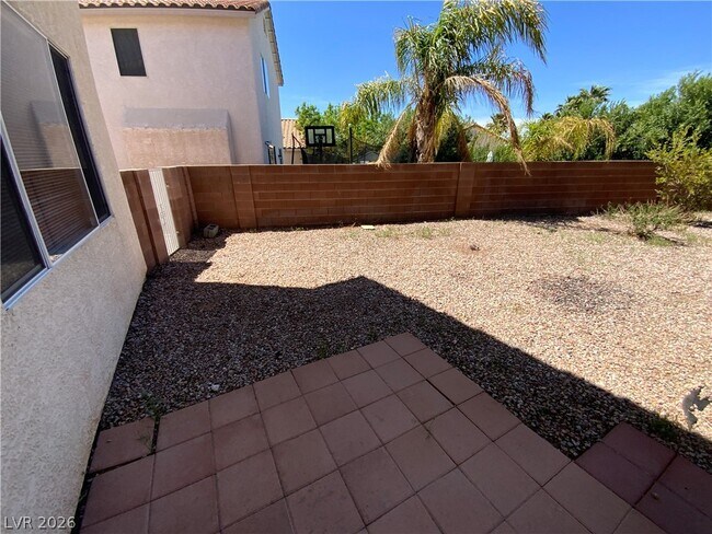 Building Photo - 2392 Predera Ave