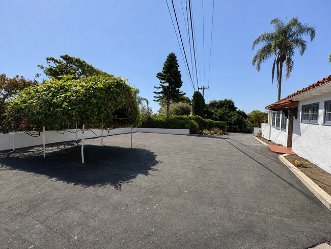 Building Photo - 352 Glen Ellen Dr