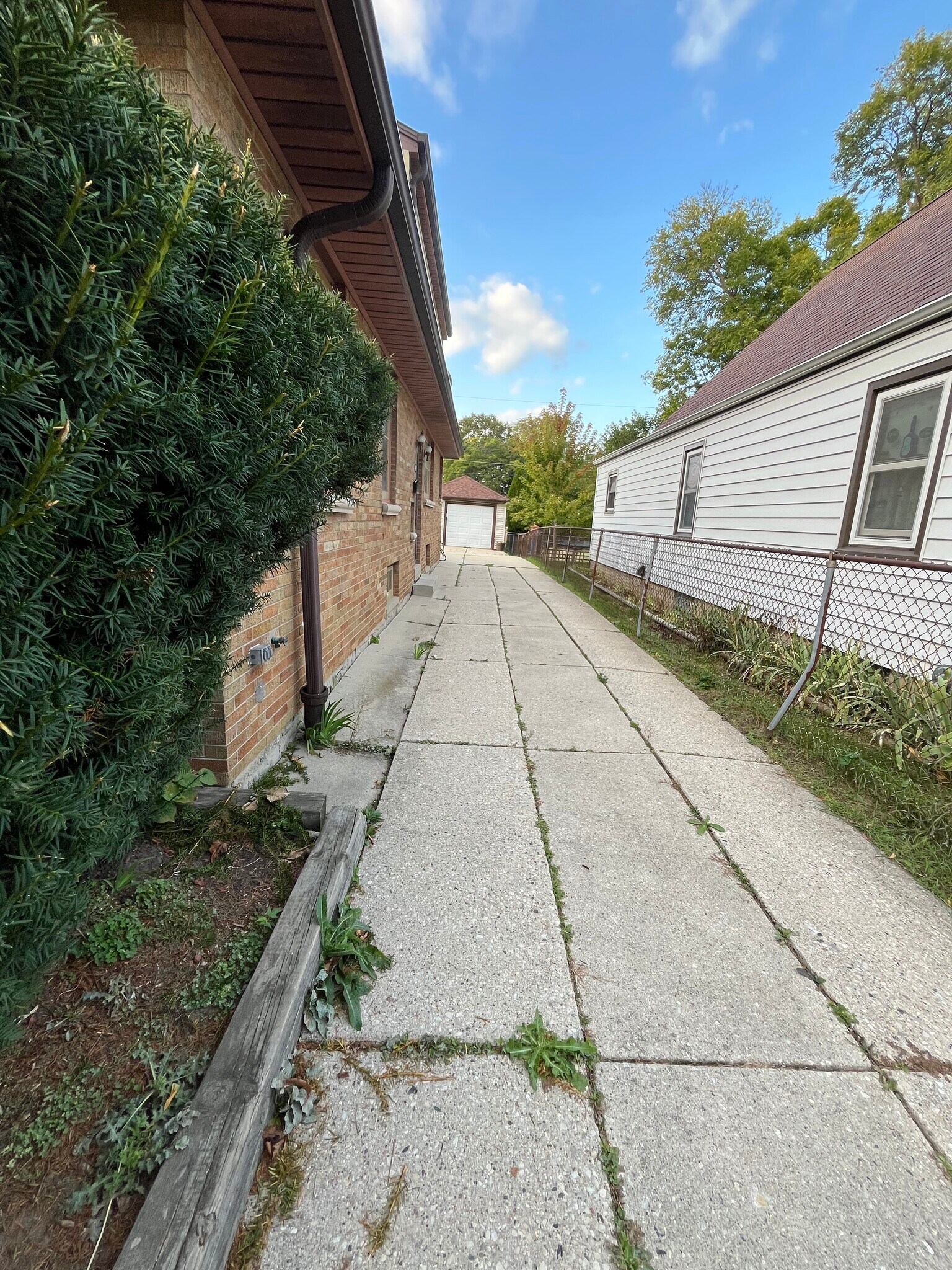 Building Photo - 220 E Wilbur Ave