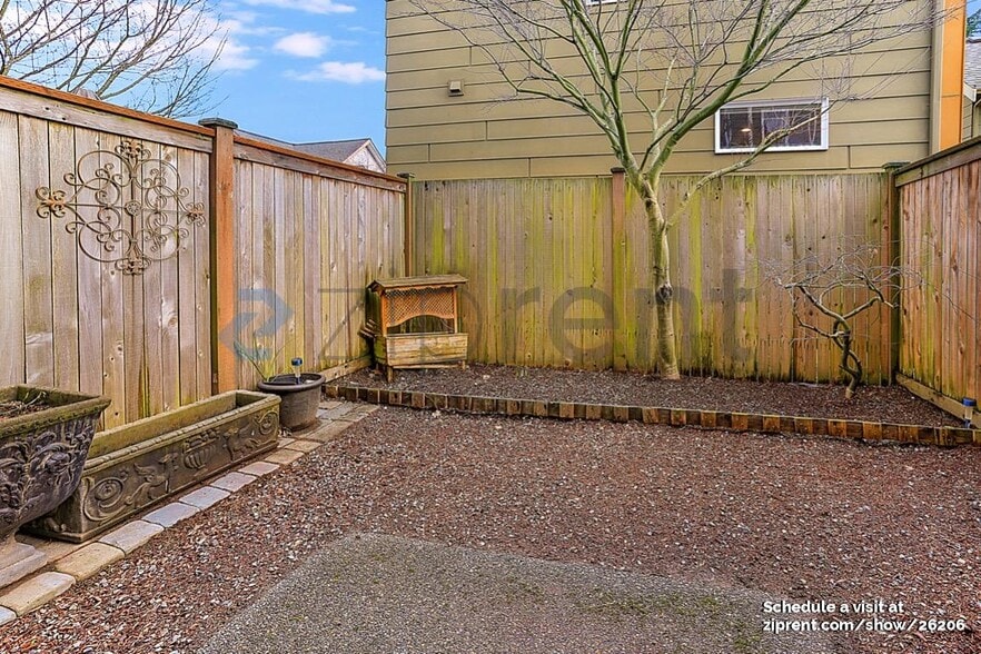 Building Photo - 3608 22nd Ave W