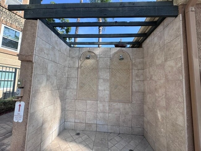 Building Photo - 3472 Hathaway Ave