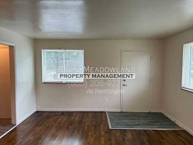 Building Photo - 3813 Woodlake Dr
