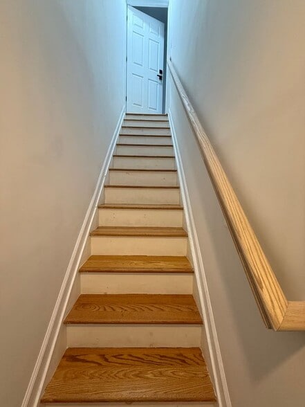 Building Photo - 2054 Grove St