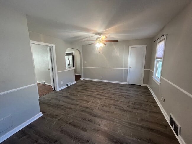 Building Photo - 3 Bedroom in Alton